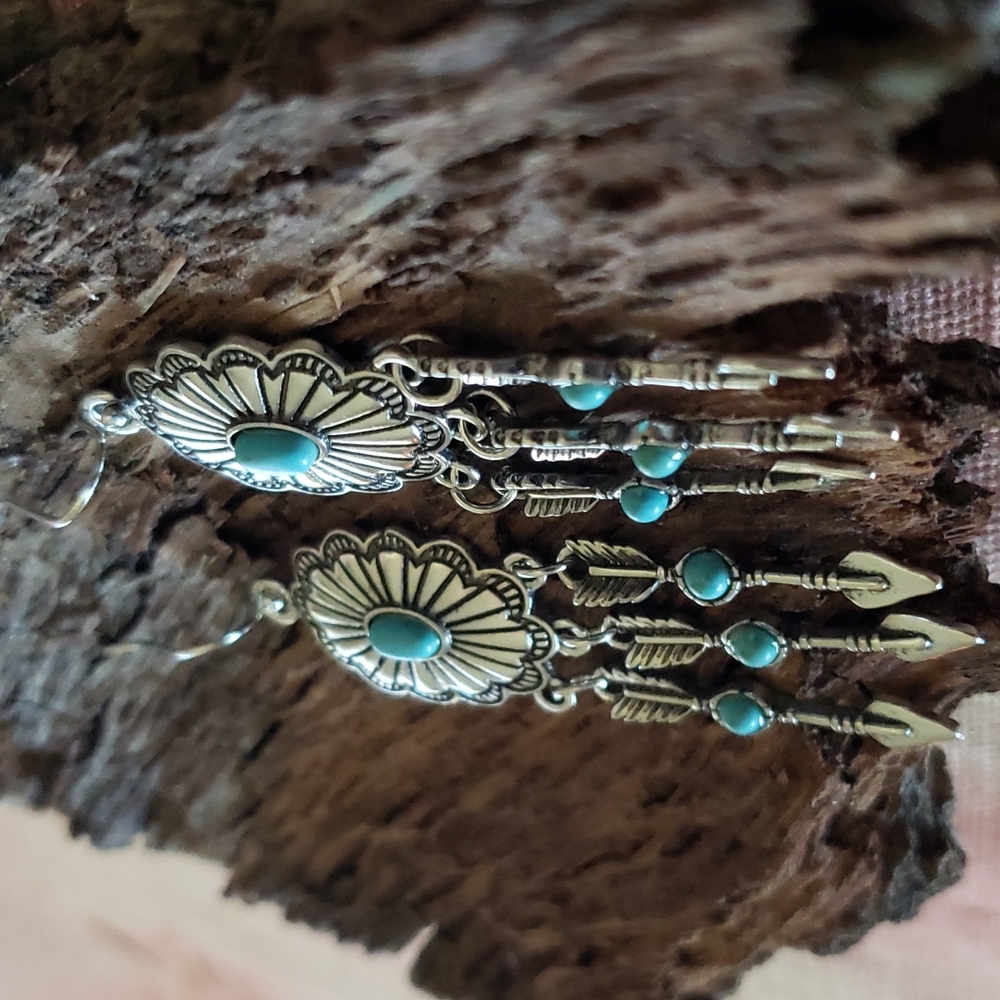 (B) Concho Earrings Arrow Earrings Tribal Turquoise Texas Cowgirl Vaquera Rodeo - Picture 6 of 9